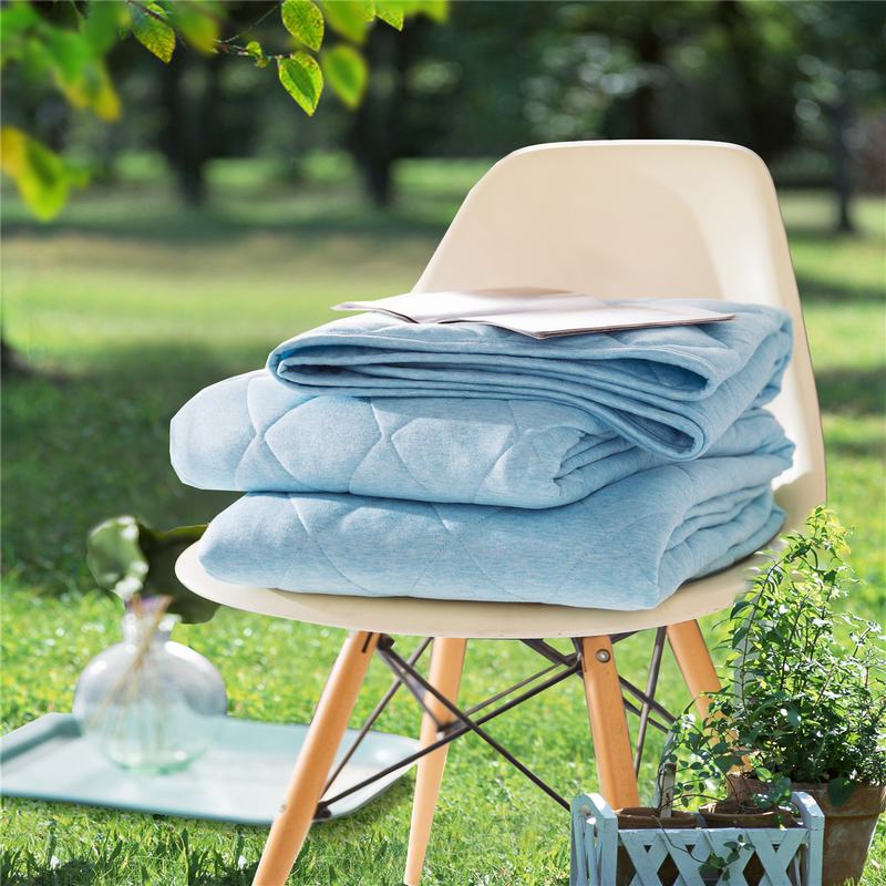 Colored-curren quilt